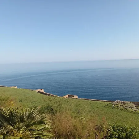 Centro Storico-close To Restaurants-typical Craft-church-beautiful View Castelsardo