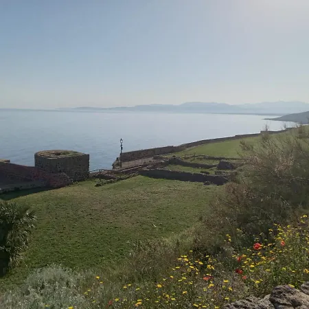 Centro Storico-close To Restaurants-typical Craft-church-beautiful View Castelsardo
